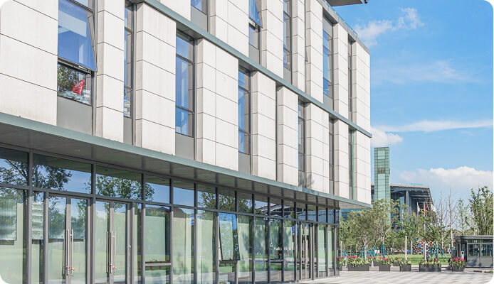 市庁舎の外壁リニューアル